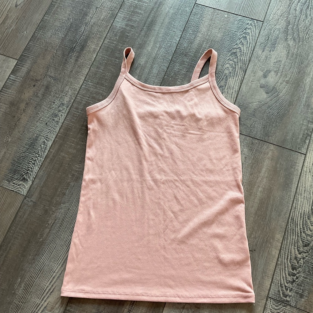 pink tank top